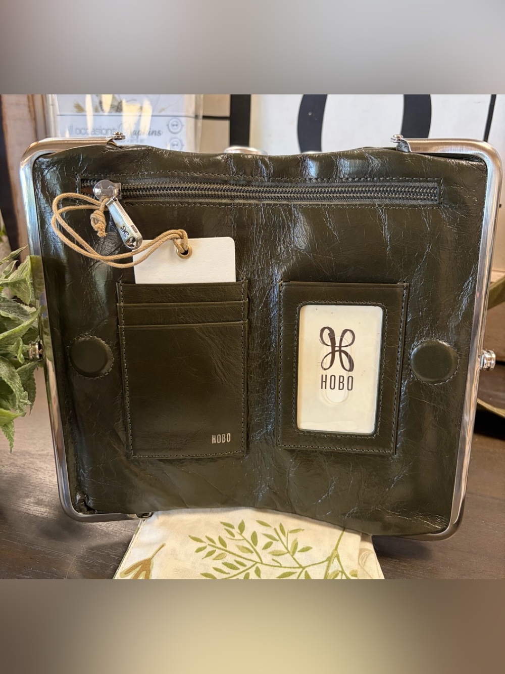 HOBO Lauren Clutch-Wallet Deep Moss - Picture 2 of 3